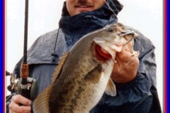 bass_fishing_angler_2004