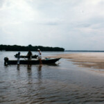 rio_negro_guide_boat_beach_lunch_peacock_nexus_distant